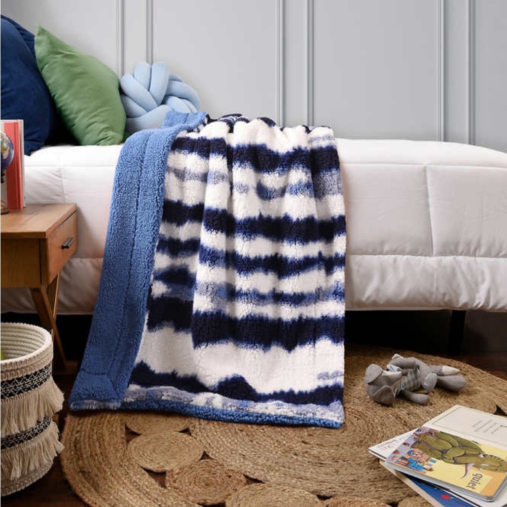 NWT Life Comfort Kids Ultimate Sherpa Fleece Throw - Picture 2 of 4